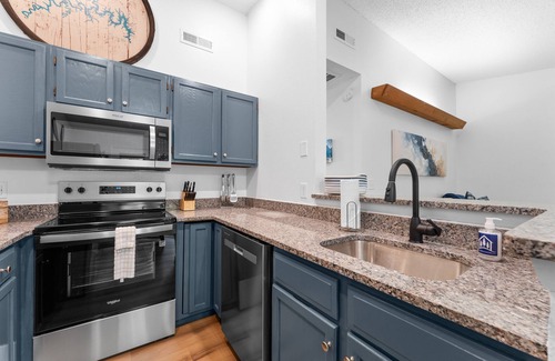 Kimberling City Casa | Table Rock Lake Access-Upgraded Bungalow-Free Attraction Tickets-Cmty Pools, Mini Golf, Pickleball