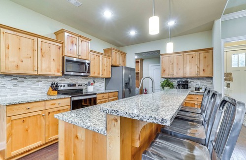 Holiday Island Casa | Table Rock Lake Retreat: Walk to Shore!