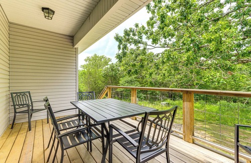 Holiday Island Casa | Table Rock Lake Retreat: Walk to Shore!