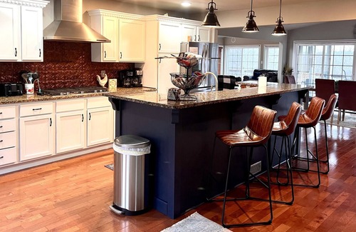 Omaha Casa | Table Rock Lake View House with private pool and Hot tub!! Marina minutes away