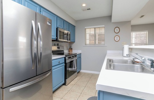 Kimberling City Condominio | Table Rock Lookout— HUGE Pool & Close to SDC!