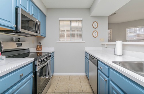 Kimberling City Condominio | Table Rock Lookout— HUGE Pool & Close to SDC!