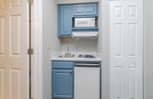 Kimberling City Condominio | Table Rock Lookout— HUGE Pool & Close to SDC!