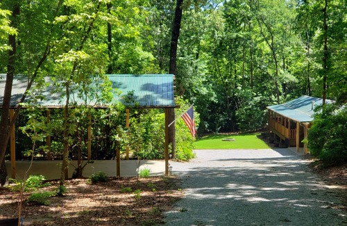 Pickens Cabina | Table Rock Retreat. Cozy cabin with hot tub