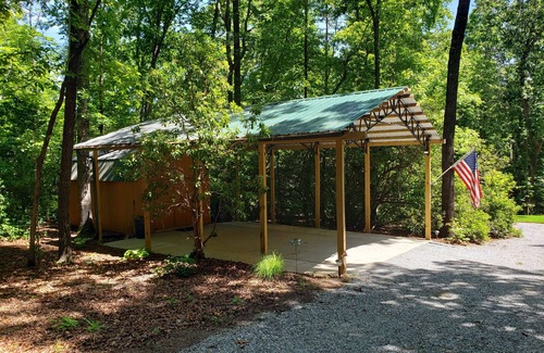 Pickens Cabina | Table Rock Retreat. Cozy cabin with hot tub