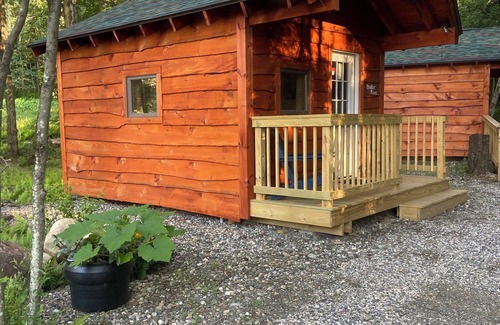 Sand Lake Cabina | Taborton Harvest Timber Trails Unique cabin experience