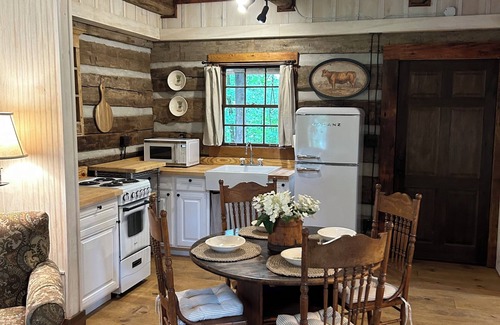 Wildwood Cabina | Tadpole Cabin at Creek Road Farm