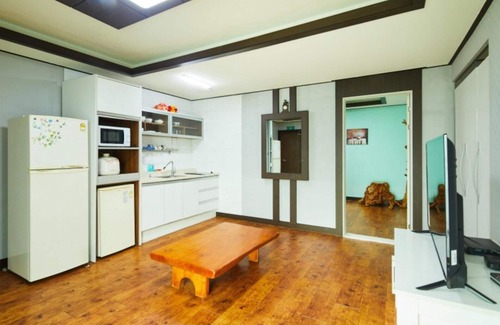 Kkotchi Casa | Taean Badayeohaeng Pension