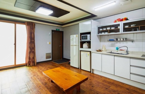 Kkotchi Casa | Taean Badayeohaeng Pension