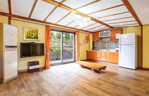 Kkotchi Casa | Taean Jangmibit Insaeng Pension