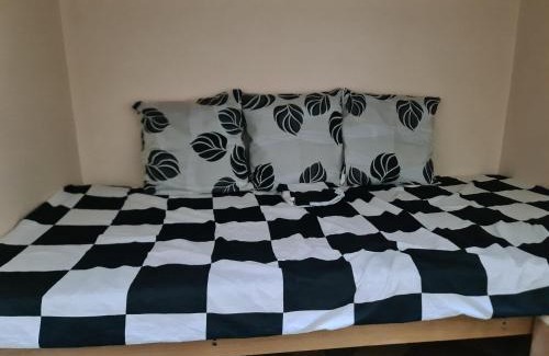 Canlubang Apartamento | Tagaytay Staycation House by Bea & RM