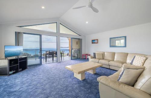 Fingal Bay Casa | Tah Villa 1, 68 Marine Dr - stunning views, linen and air con