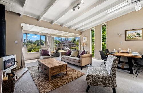 Wanaka Casa | Taha Wai - Wanaka Holiday Home