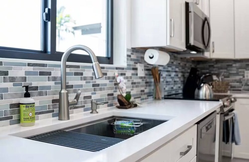 Ives Estates Casa | TahAri Vista ~ Refined & Renovated 4BR w/patio