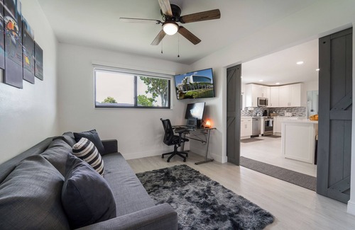 Ives Estates Casa | TahAri Vista ~ Refined & Renovated 4BR w/patio