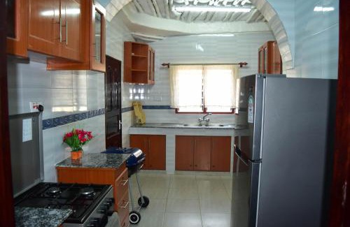 Galu Beach Cama Y Desayuno | Tahira Villa