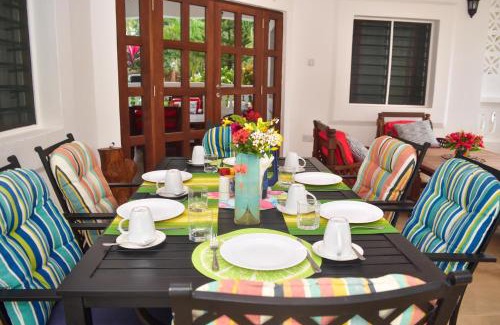 Galu Beach Cama Y Desayuno | Tahira Villa