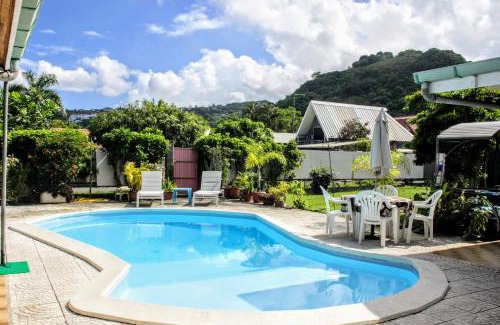 Punaauia Apartamento | TAHITI - Sanny's Place Family Room & Poo