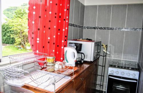 Punaauia Apartamento | TAHITI - Sanny's Place Family Room & Poo