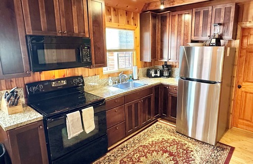 Tahoma Cabina | Tahoe Cabin 1 mile from lake. Great for family or couples!