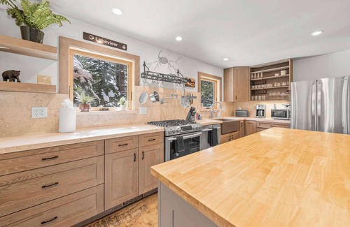 Talmont Casa | Tahoe City Retreat - For 8!