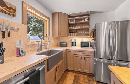 Talmont Casa | Tahoe City Retreat - For 8!