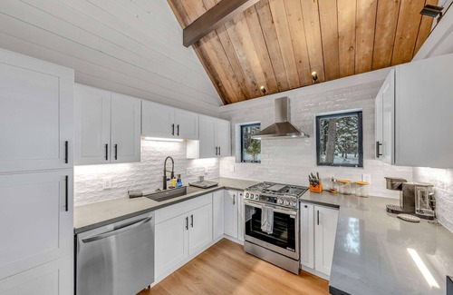 Talmont Casa | Tahoe City Vacation Rental with Fireplace and Deck