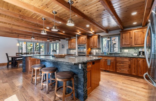 Carnelian Woods Casa | Tahoe Dreamer by Tahoe Getaways - Pet Friendly 4 BR Gated Home + Walk to Lake!