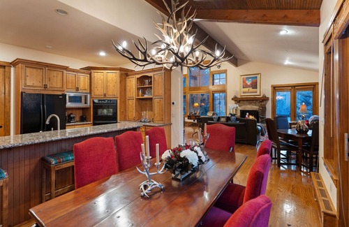 Highland Meadows Casa | Tahoe Drive Home - great value close to Vail, sleeps 11