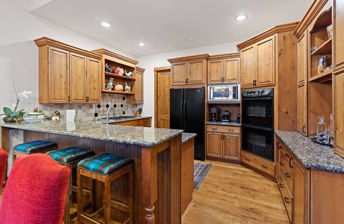 Highland Meadows Casa | Tahoe Drive Home - great value close to Vail, sleeps 11