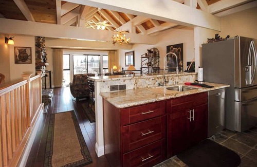 Tahoe City Casa | Condominio de lujo frente al lago para una relajación total