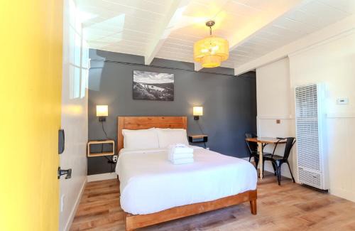 Sierra Tract Hotel | Tahoe Mountain Inn