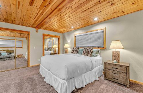 Kingswood Estates Casa | Tahoe Retreat with Scenic Views and Spacious Deck