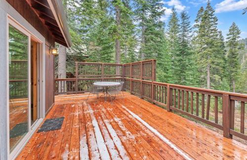Kingswood Estates Casa | Tahoe Retreat with Scenic Views and Spacious Deck