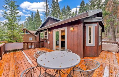 Kingswood Estates Casa | Tahoe Retreat with Scenic Views and Spacious Deck