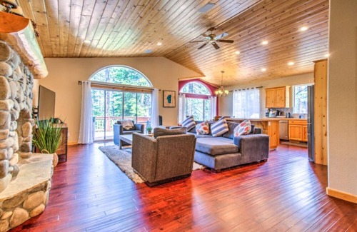 Pioneer Trail Apartamento | Tahoe Tranquility - Dogs + Hot tub + Ping Pong