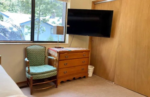 Tahoe Village Casa | ❤❤❤Tahoe Vacation Stay w/Lake Views/Next to Casinos❤❤❤