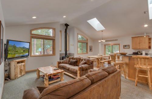 Tahoma Casa | Tahoma Charm on West Shore - Beautiful Open Concept 3 BR w Private Hot Tub