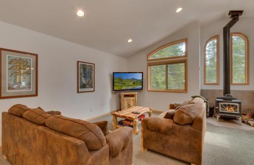 Tahoma Casa | Tahoma Charm on West Shore - Beautiful Open Concept 3 BR w Private Hot Tub