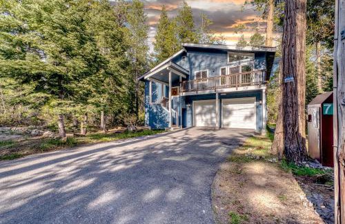 Tahoma Casa | Tahoma Family Getaway with Bocce Ball & BBQ Grill