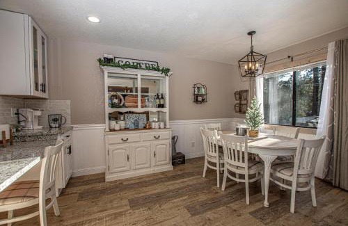Tahoma Casa | Tahoma Treasures Emerald Cabin Hauserman Rentals