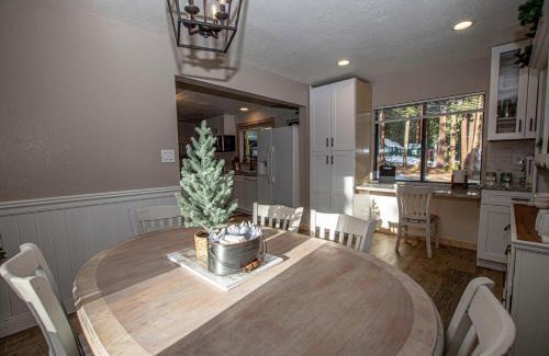 Tahoma Casa | Tahoma Treasures Emerald Cabin Hauserman Rentals