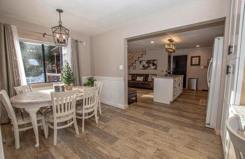 Tahoma Casa | Tahoma Treasures Emerald Cabin Hauserman Rentals