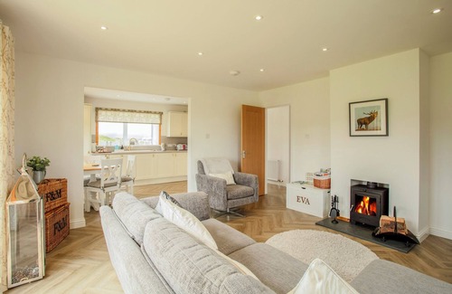 Isle of North Uist Cabaña | TAIGH EVA, family friendly, with open fire in Lochmaddy, North Uist