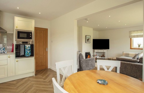 Isle of North Uist Cabaña | TAIGH EVA, family friendly, with open fire in Lochmaddy, North Uist