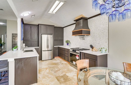 Bryan Casa | Tailgate Fun & Campus Spirit: Bryan Home w/Patio
