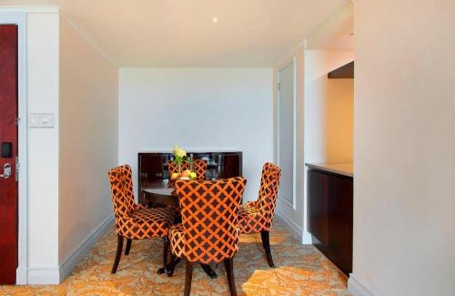 Bo'Kaap Apartamento | Taj 2 bed Suite - deluxe hotel suite with lounge, kitchen & stunning Table Mtn views