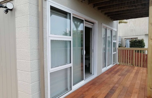 Hauraki Casa | Takapuna Centre 3B & Netflix x 3 Bed 2 Bath & 3 Parking walking 5mins to beach