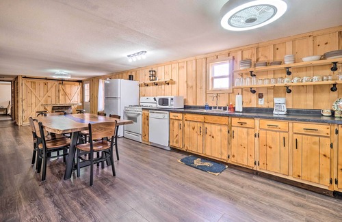 East Fultonham Casa | 'Take 5' Retreat w/ Hot Tub: Relax, Rest, Refresh!