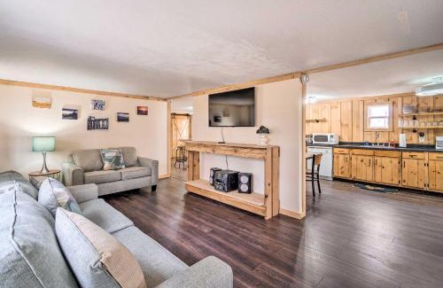 East Fultonham Casa | Take 5 Retreat with Hot Tub Relax, Rest, Refresh!